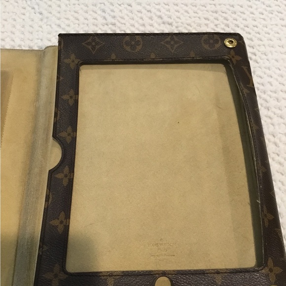 LOUIS VUITTON I PAD COVER IN MONOGRAM CANVAS. - Picture 6 of 14